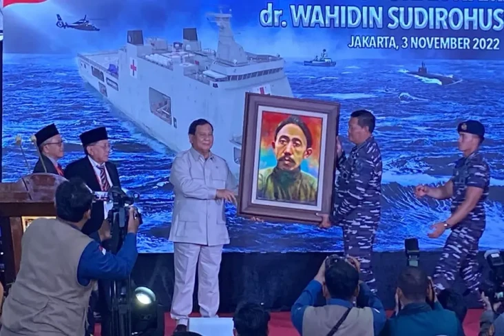 Prabowo Kukuhkan KRI...