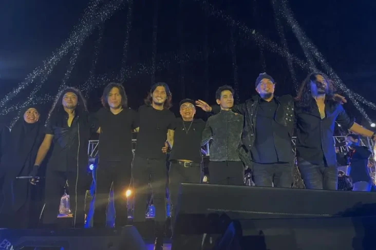 Konser Dewa 19 Ditunda,...