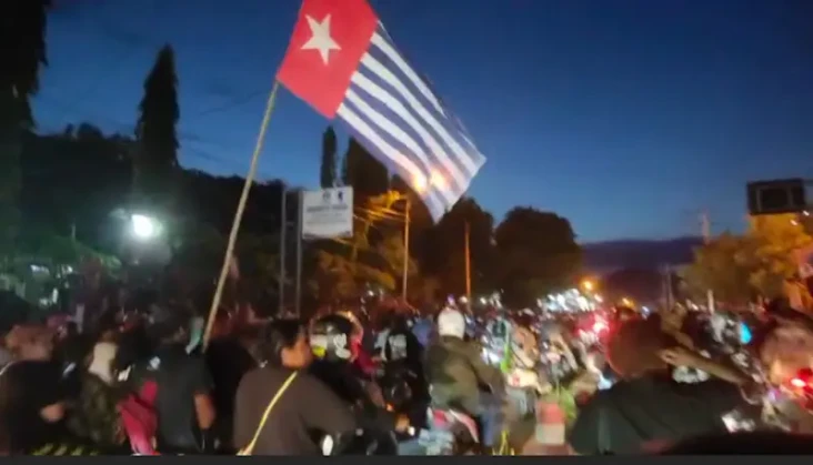 Ribuan Warga Papua Longmarch...