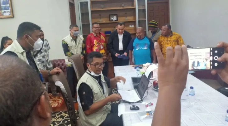 KPK Periksa Gubernur...
