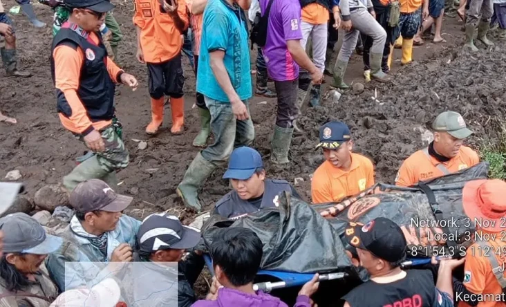 1 Warga Malang Tertimbun...