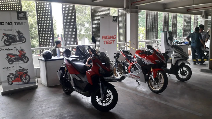 Deretan Motor Bensin...