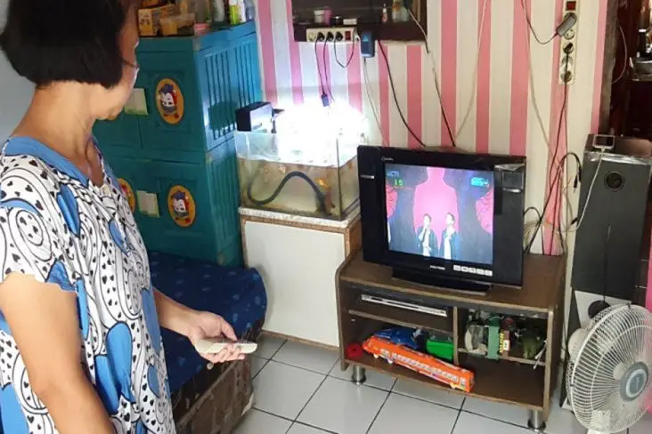TV Analog Disuntik Mati,...