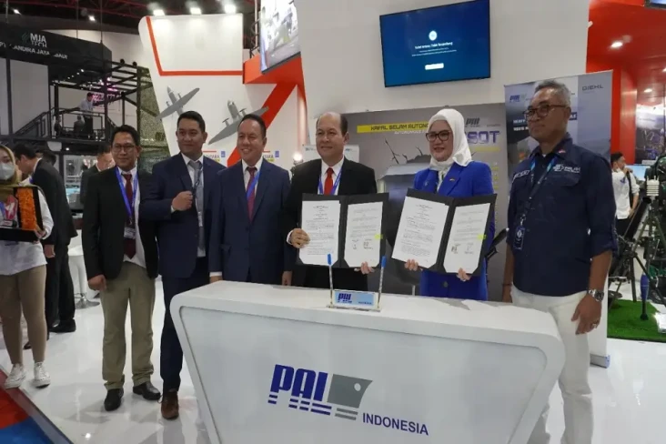 Disaksikan Prabowo,...