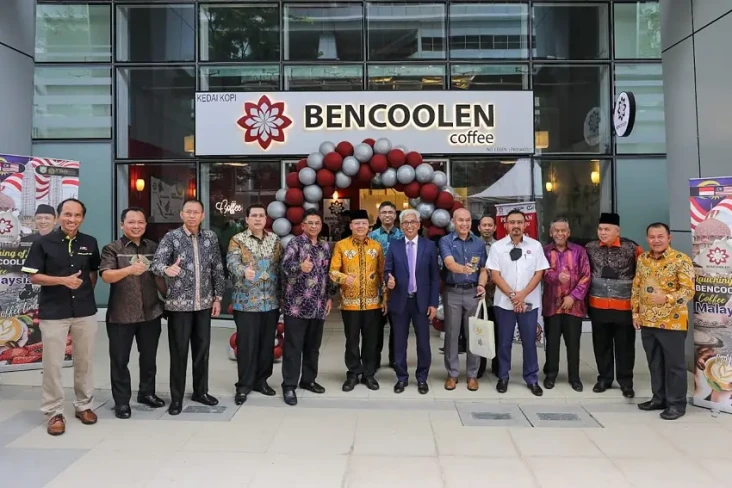 Gubernur Bengkulu dan...