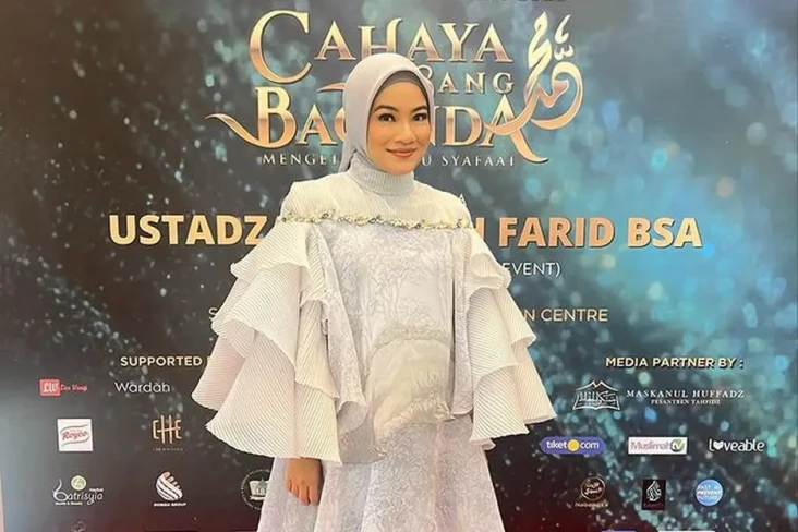 Pakai Hijab, Penampilan...