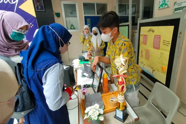 Siswa SMP Islam Amalina...