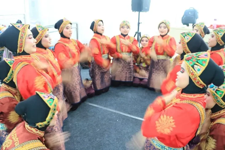 Tari Ratoh Jaroe Gerakkan...