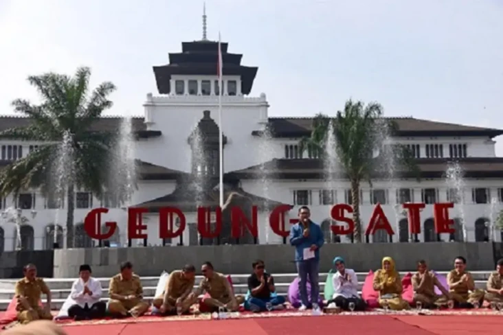 Ongkos ke Bandung dari...