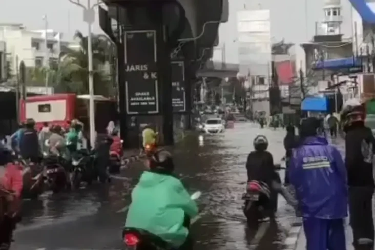 Jakarta Diguyur Hujan...