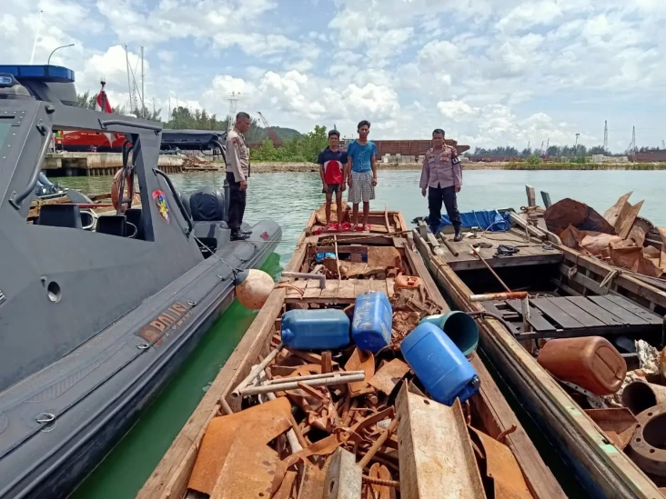 7 Bajak Laut di Perairan...