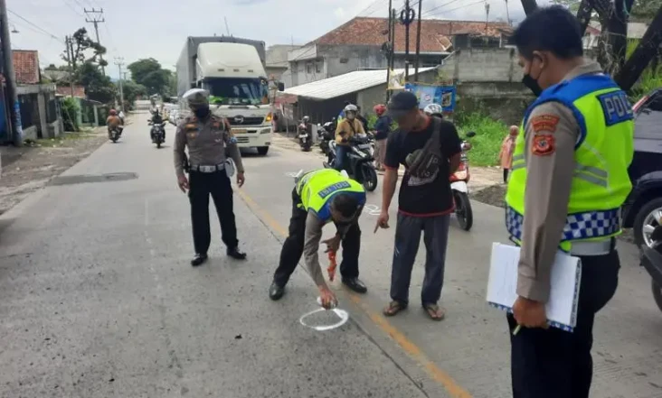 Pengendara Motor di...