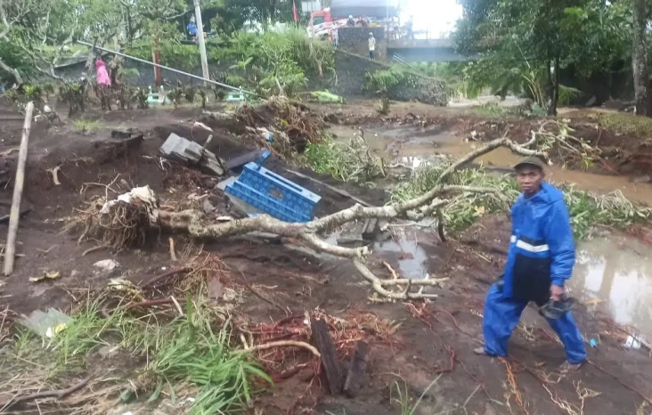 Puluhan Makam di Banyuwangi...