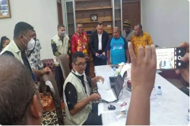 Ketua Dewan Adat Keerom:...