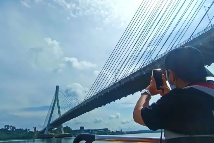 Ada Terowongan Tol Bawah...
