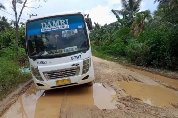 Bus Tak Layak dan Jalan...