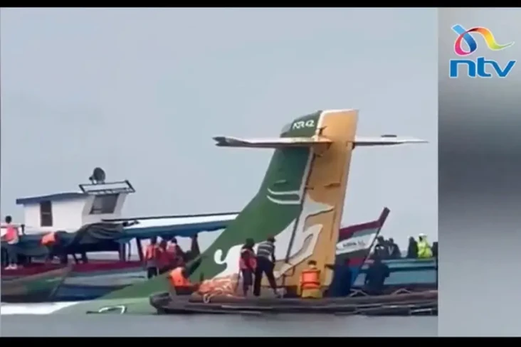 Pesawat Penumpang Jatuh...