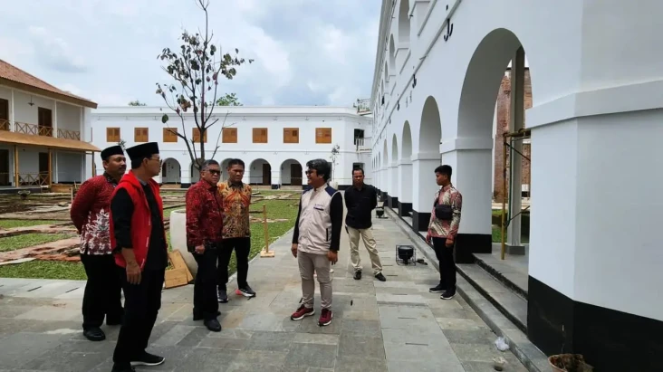 Hasto Kunjungi Benteng...