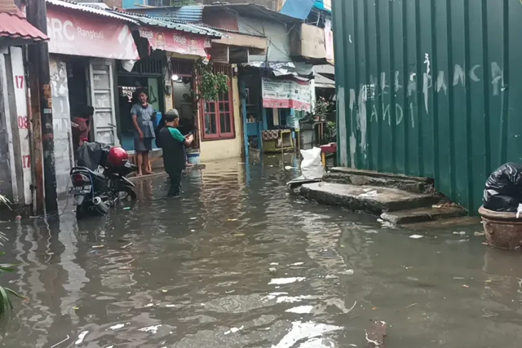 Kali Grogol Meluap,...