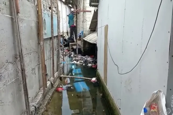 Belasan Rumah di Muara...
