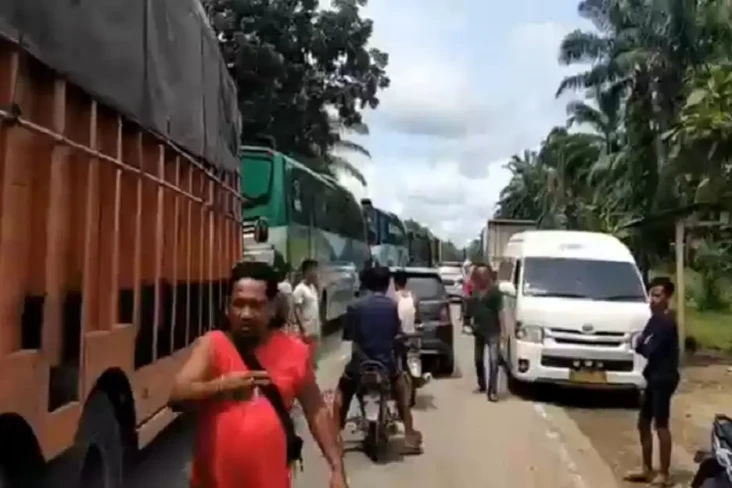 Terjebak Banjir di Aceh...