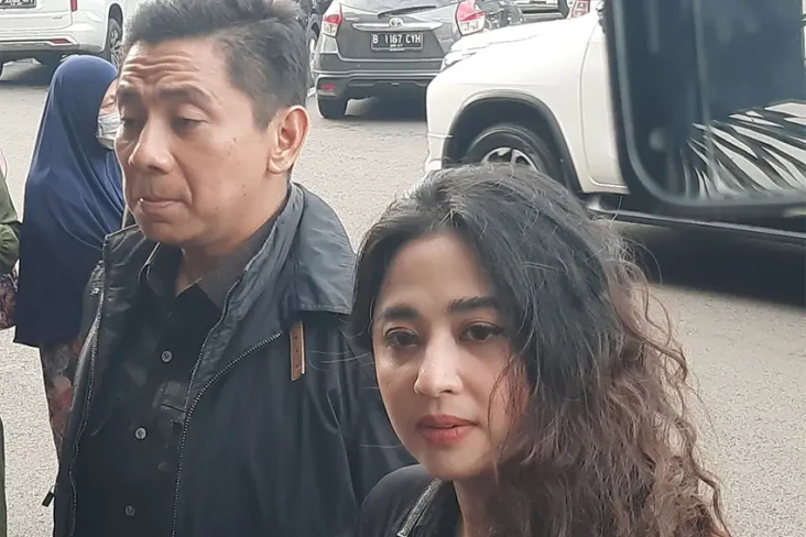 Dewi Perssik Jalani...