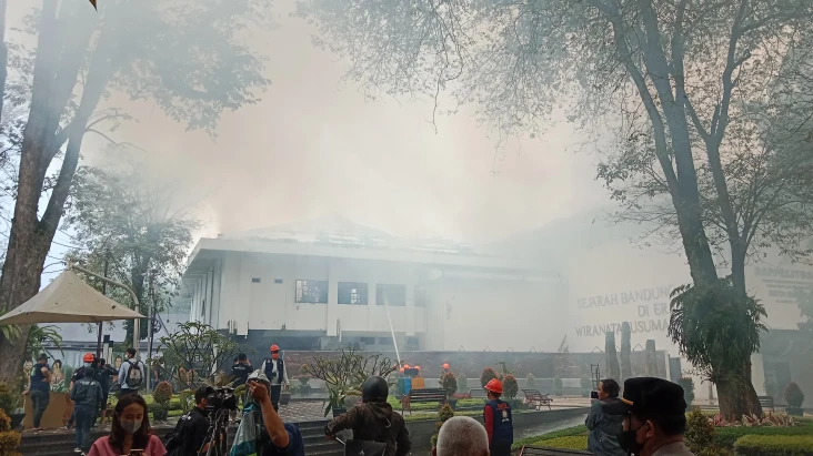 Kebakaran Balai Kota...
