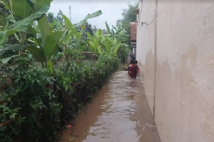 Sungai Cihaur Meluap,...