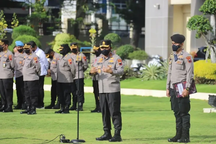 Anggota TNI Laporkan...