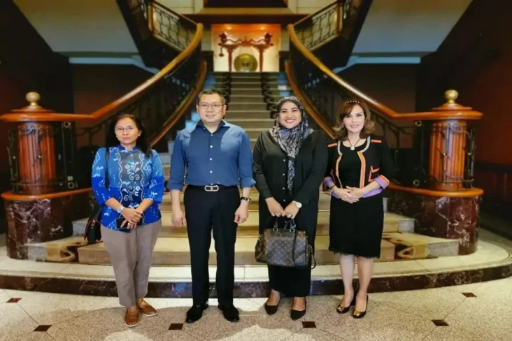 HT: Tiga Perempuan Mantan...