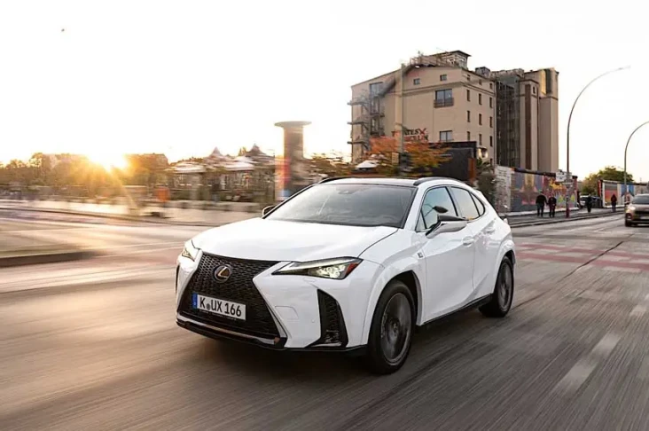 Lexus UX Pakai Baterai...