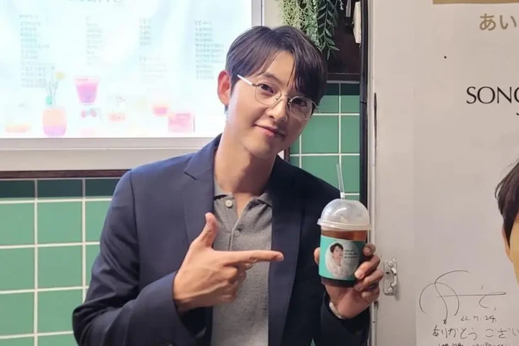 Song Joong Ki Bagikan...
