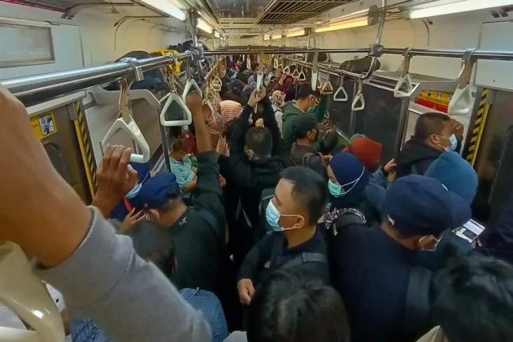 KAI Commuter Buru Pelaku...