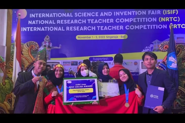 Siswa Madrasah Raih...