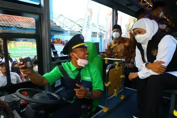 Hari Pahlawan, Khofifah...
