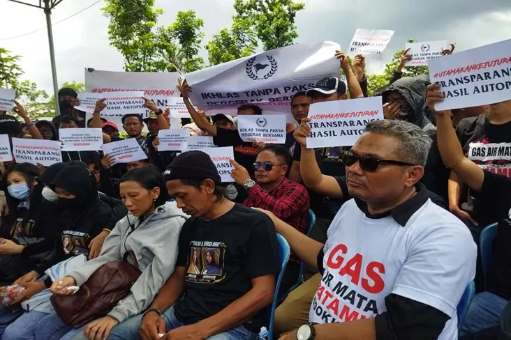 Keluarga Korban Tragedi...
