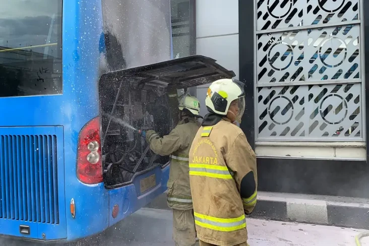 Mesin Bus Transjakarta...