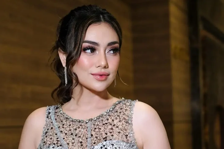 Celine Evangelista Kepergok...