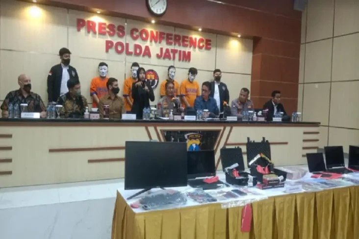 Curi Data di 70 Negara,...