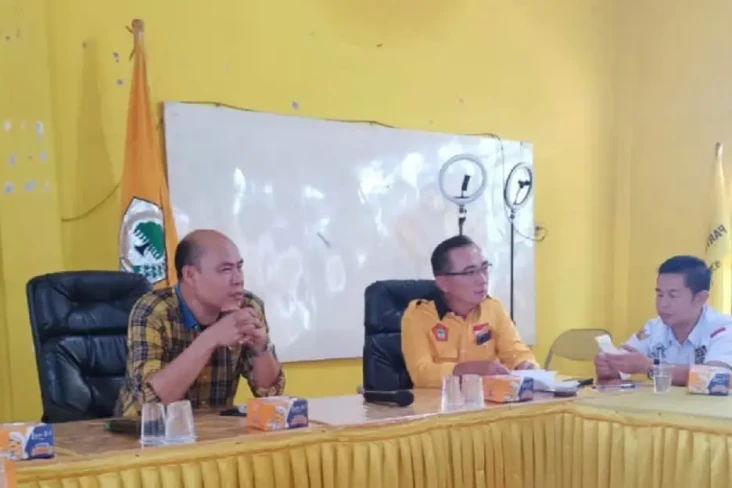 Golkar Pecat Anggota...