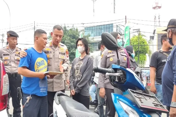 Polisi Serahkan Motor...