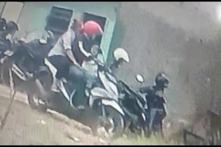 Terekam CCTV, Maling...