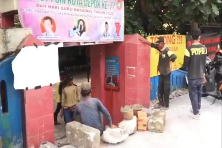 Tertutup Proyek Trotoar,...