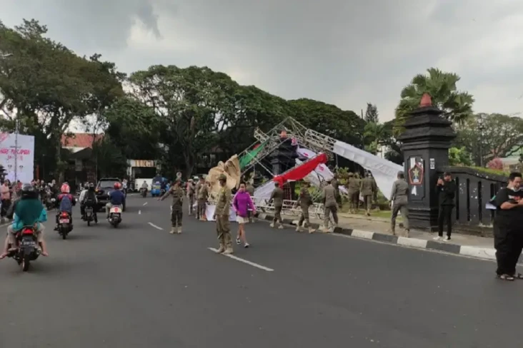 Panggung Depan Balai...