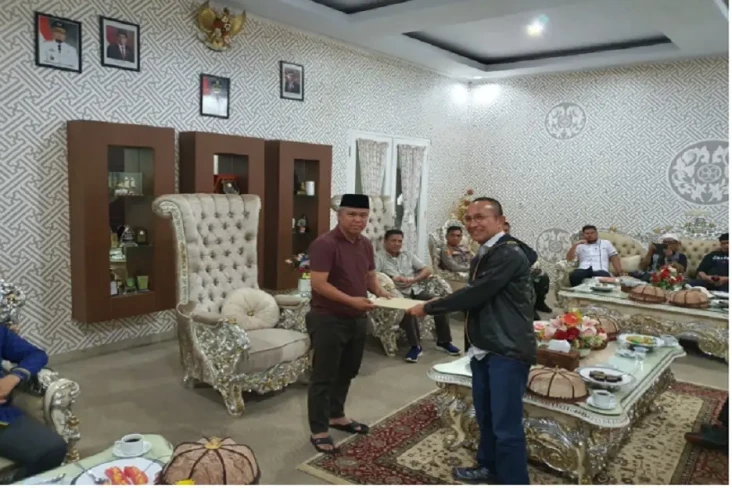Disahkan Menahkodai...
