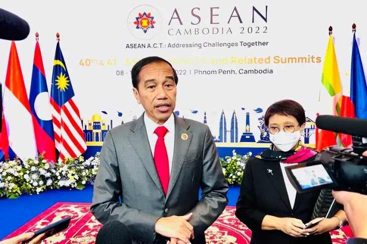 Di KTT ASEAN Kamboja,...