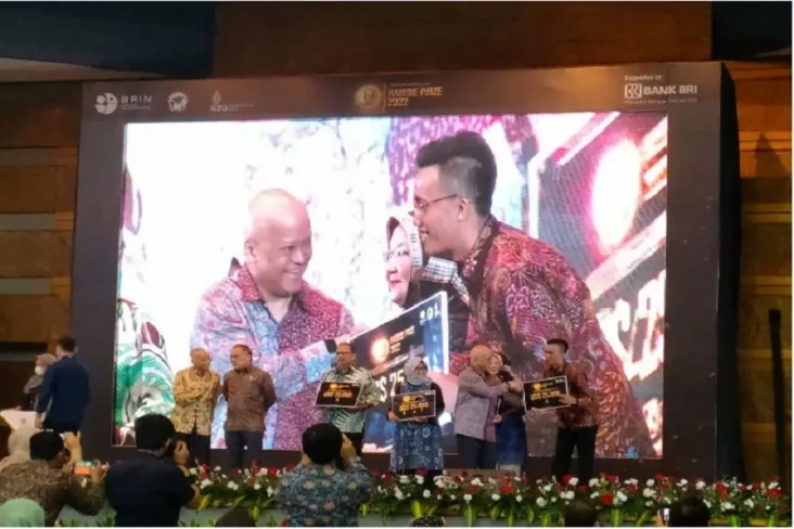 Dosen ITS Jadi Penerima...