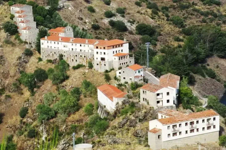 Desa di Spanyol Dijual...