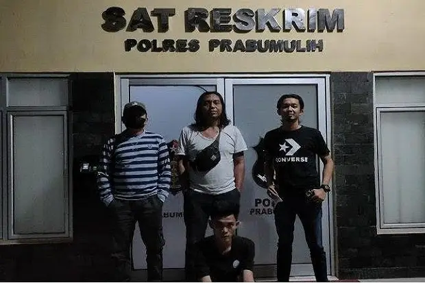 Aniaya Remaja saat Nonton...