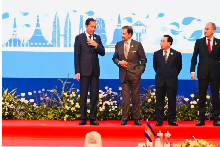 Presiden Jokowi Ajak...